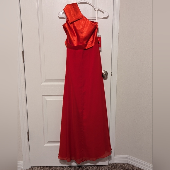 Red Dress - Picture 2 of 2